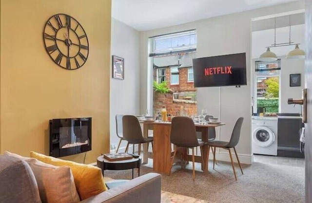 Sleeps 6 - Fast Wifi - Parking