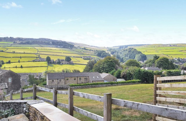 A beautiful rural base around 1. 5 miles from the centre of Holmfirth.