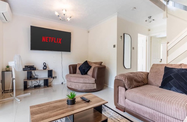 Luxury 3BR Sleeps 8 Parking
