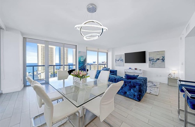 ★★★★★ Elegant Vacation Home in Beachwalk with Balcony Overlooking Ocean Views