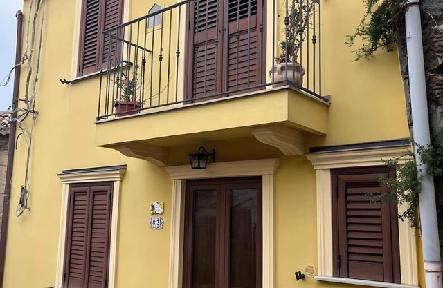 Apartment 'Domenico' with Balcony, Wi-Fi and Air Conditioning