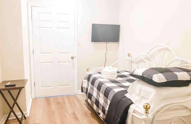 Economic Private Bedroom - Trundle Bed