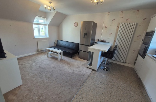 2 bedroom, self contained house with parking spaces, can cater up to 6 people