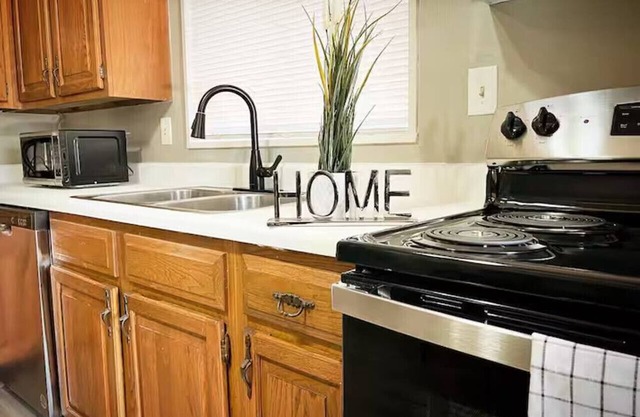 Family 4BR Home Memphis BBQ, Yard, Games