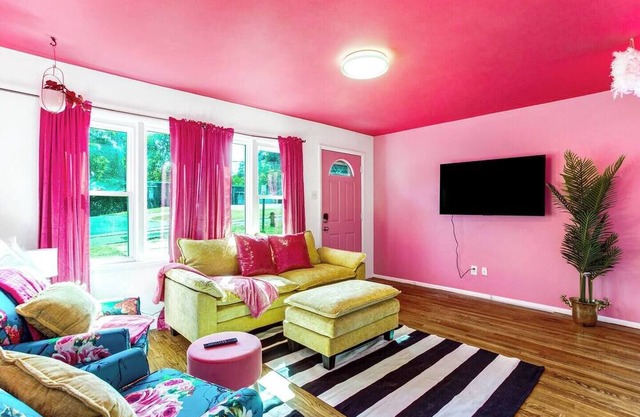 PinkeVilla- Girls Dream Decor