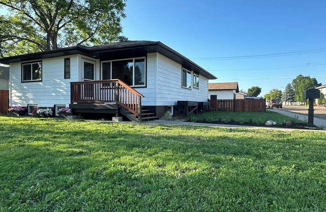 Spacious comfortable weekend stay close to the outdoors.