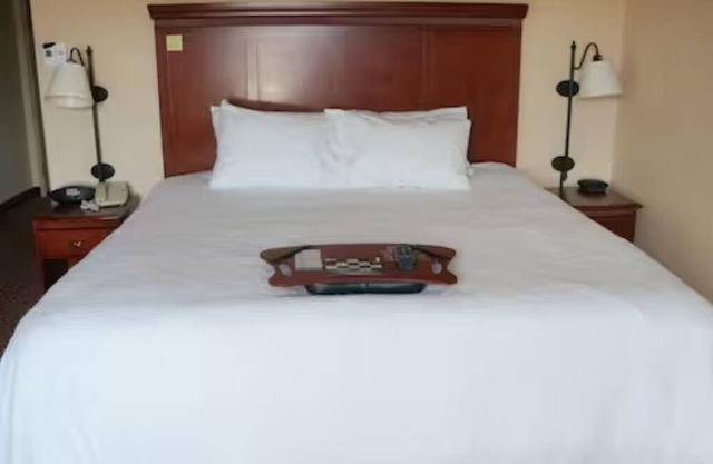 Cozy Kingman Retreat: Free Hot Breakfast & Indoor Pool | Near Kingman Airport