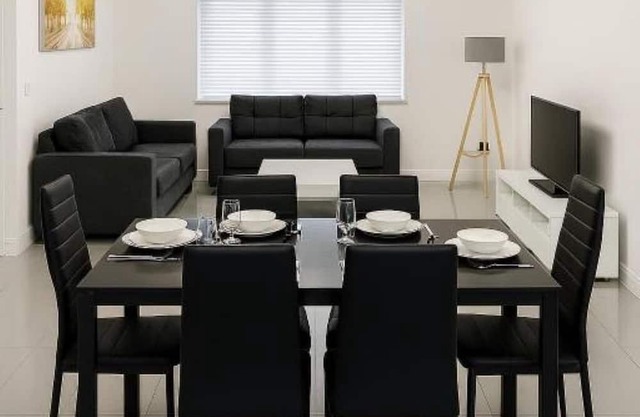 Flexistay hub at Watford (Double Room with Private Bathroom)
