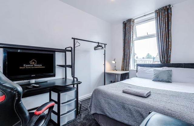 Ideal For Contractors or Holidays - Chorley House with Free Parking