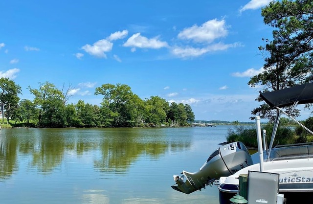 Spacious Water Front House off of Potomac River 5 Bedroom/ 5 Full Bath