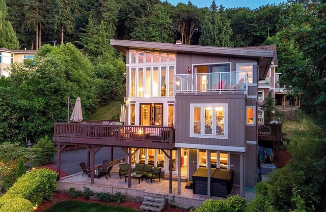 Bellevue Cougar Mountain Lakeview Retreat