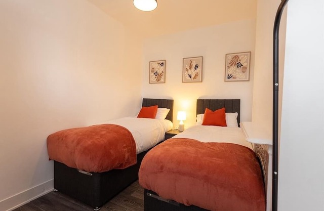 3 Bed House| Bedford | Parking |