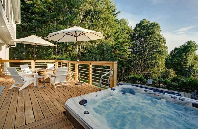 Pool 🏊‍♂️ Hot Tub 💦 Game Room 🎯 Family & Pet Friendly 🐾