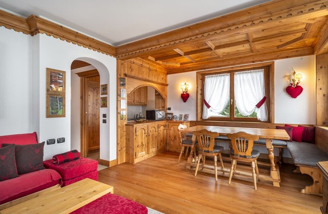 Verocai Cozy Chalet