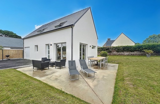 3-bedroom house Roscoff town center
