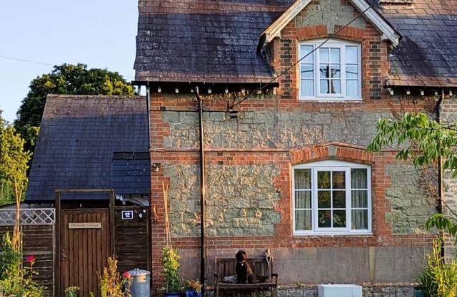 Country cottage.nPerfect quiet retreat, away from the hustle and bustle of life.