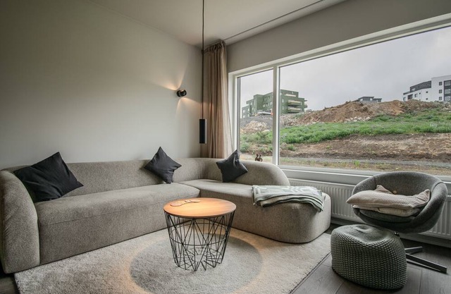 Modern and Cozy apartment in the city, next to Heiðmörk nature reserve.