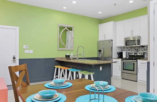 Coral Cave Luxury Condo! Enjoy the beach, pools, BBQs, and bay views.