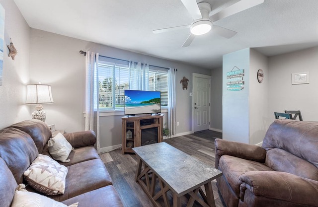 Roomy 1 BDRM Large Pool w/ a Private Courtyard and a 5 Min Walk to the Beach