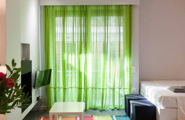 #AH12 Ivory studio Su