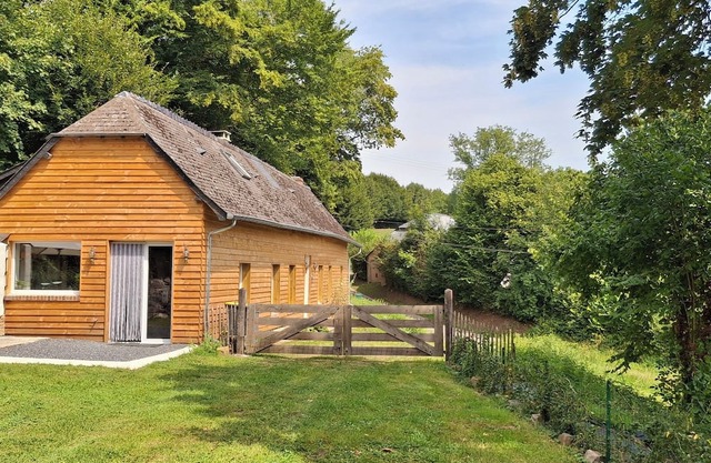Charming recently renovated 3-bedroom farmhouse in enchanting Erloy with WiFi