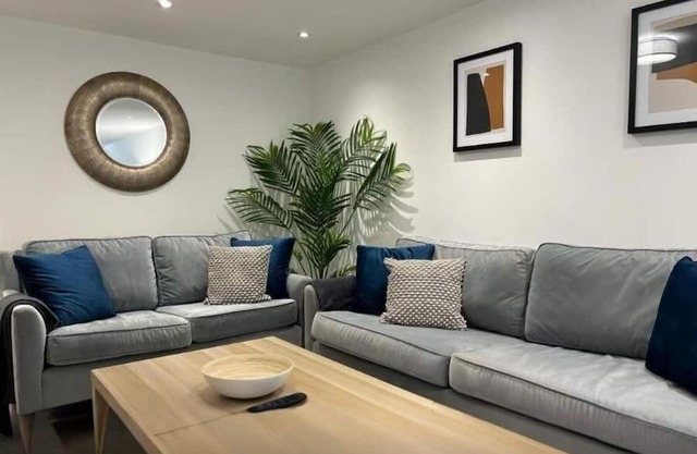 NEW! The Hansas Hideaway - Luxury 3 Bed Townhouse