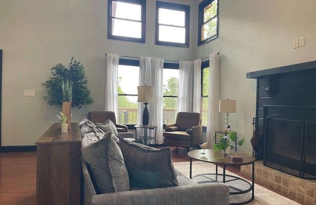 Tranquil Mountain Lodge Escape Near Carters Lake