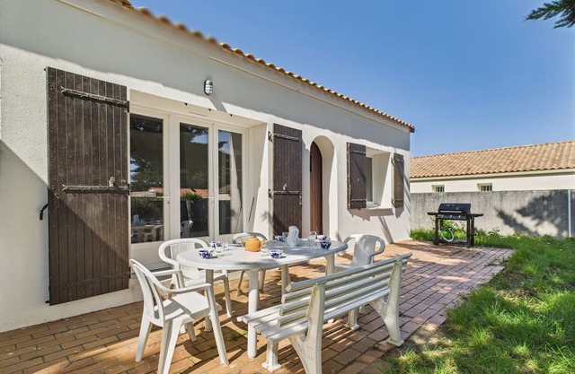 Garden, 800m from the beach, house for 6