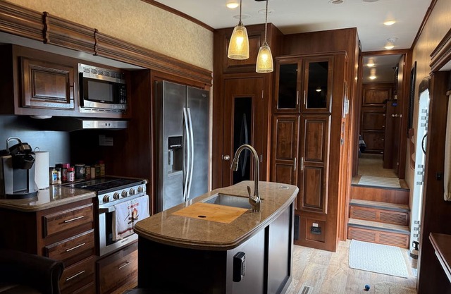 2-bedroom campground in peaceful West Prairie with AC/Heat
