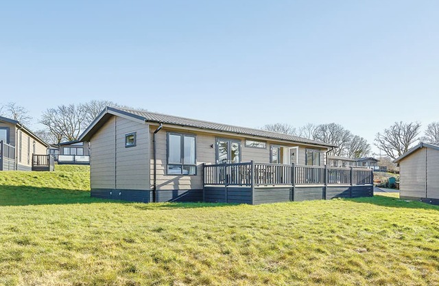 2 bedroom accommodation in Axminster
