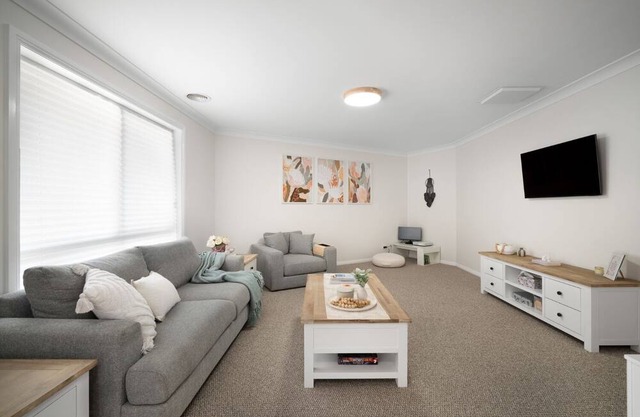 Spacious 4BR Retreat in Ideal Suburb of Tatton - Pet Friendly