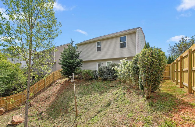 Quiet Suburban Stay w/ Parking