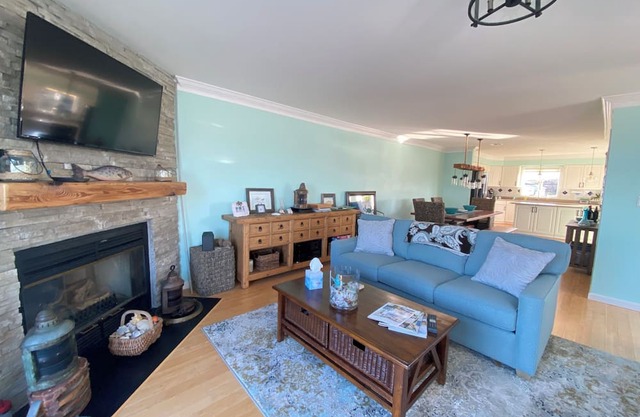 Starfish Cottage . Direct Beachfront!