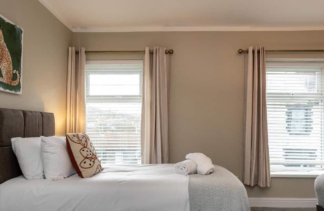 4 Bedrooms Sizeable for Contractors / Families