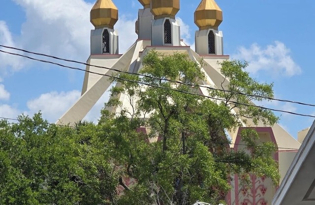 Private 2-bedroom 1 bath Special guests Suite in fabulous St. Petersburg..