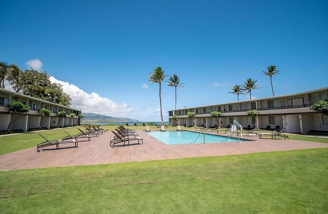 Island Comfort Awaits! Poolside Stay w/ Pet Access, Near the Beach