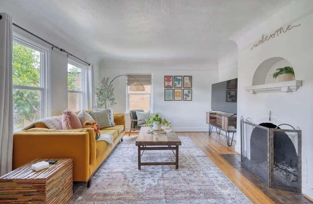 Stylish 1BR in PDX~ Walk to Local Shops & Coffee