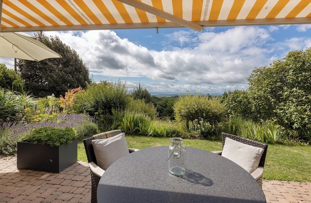 Appartement "Garden Suite" avec vue sur les montagnes, terrasse privée et Wi-Fi