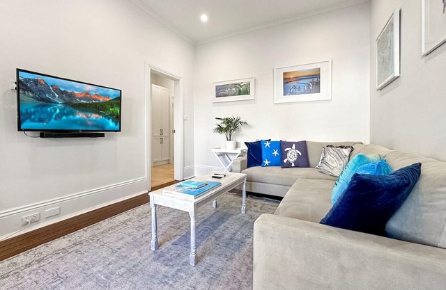 Coogee- COOGY Abbott Street - Approx. $900-$1200 per/week EXCELLENT COOGEE BEACH LOCATION