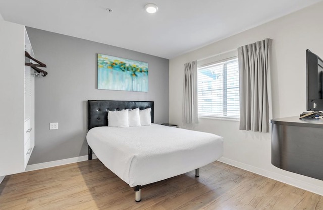 Simplicity At the Rim 1309 I Comfy 1 Bed 1 Bath