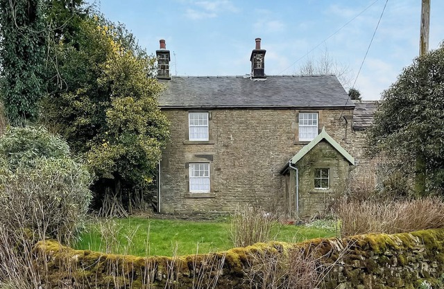 A cosy cottage located in this quiet village, surrounded by the Staffordshire landscape.