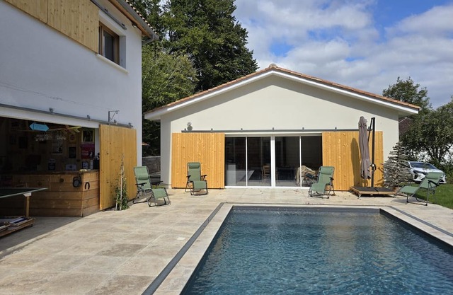 Maison indépendante avec piscine privée, Wi-Fi et climatisation