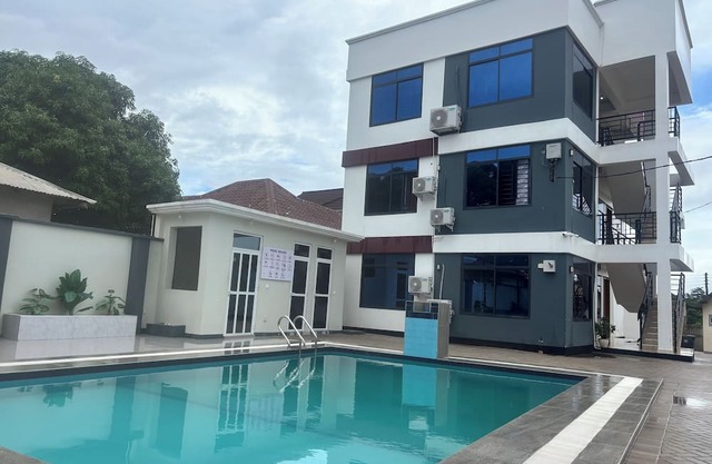 2-bedroom apartment in lovely Dar es Salaam with WiFi, AC, family friendly