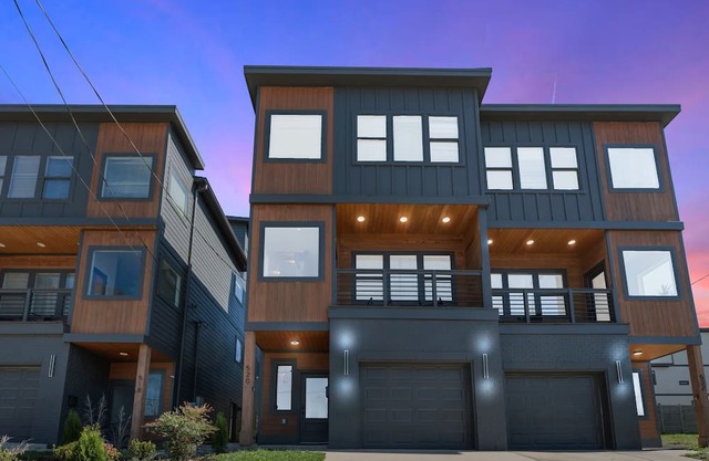 Spacious 8-bedroom 8-bathroom COMBO Listing in Downtown Broadway