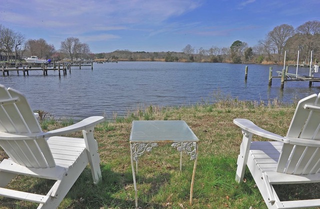Heron Cove, a Waterfront vacation spot near Rock Hall with private pier