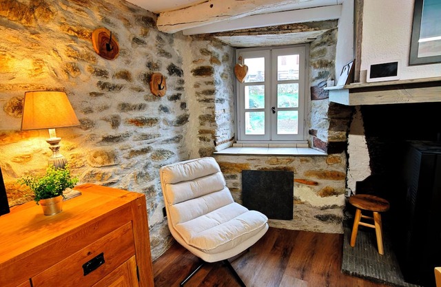 "Le Chalet d'Angeline" Maison de village à la montagne au calme.