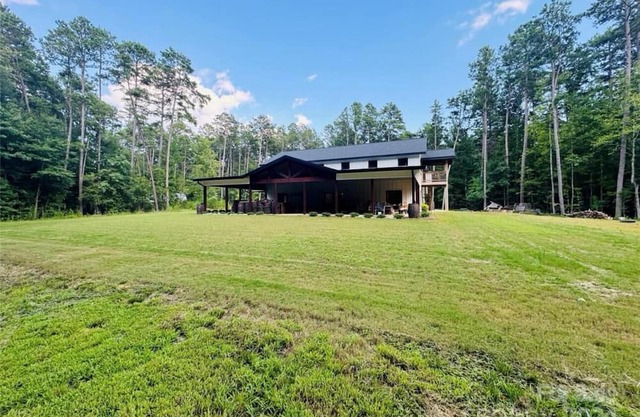 Charming 2-bedroom barn with WiFi, AC in awesome Midland