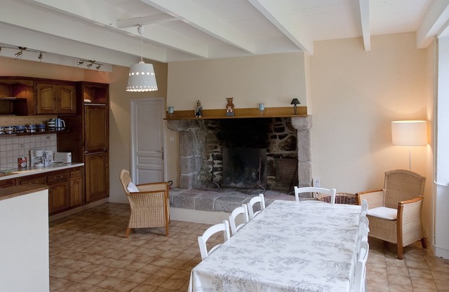 maison de campagne individuelle, avec jardin clos,cours de tennis, mer à 5kms