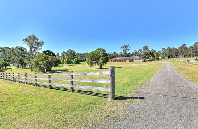 Hunter Valley Family Oasis - 5 bedroom House with Pool