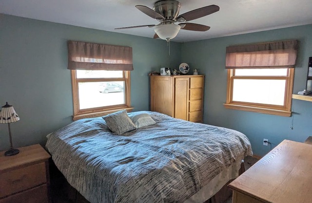 3-bedroom house in peaceful Green Bay with AC, WiFi